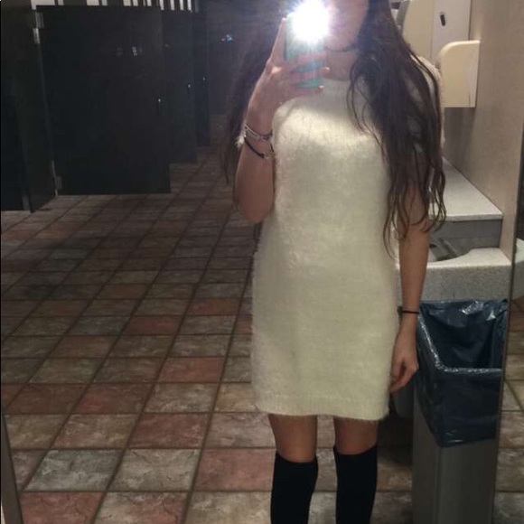White dress - Picture 2 of 2